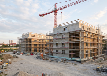 Zwei Mehrfamilienhäuser im Bau in München